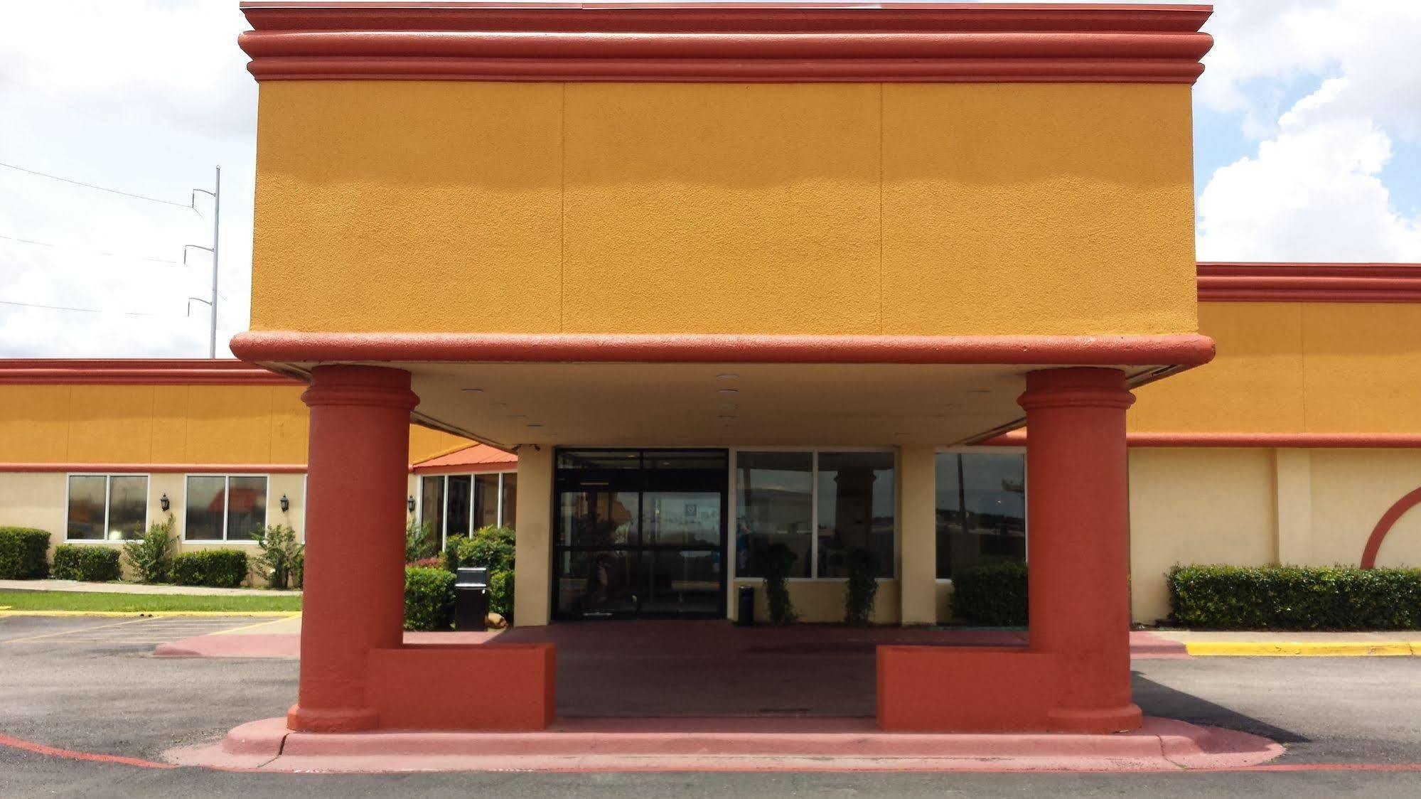 Rodeway Inn Duncanville Exterior photo